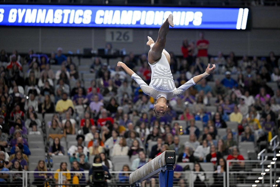 Epic photos of Livvy Dunne and the elite LSU gymnastics team