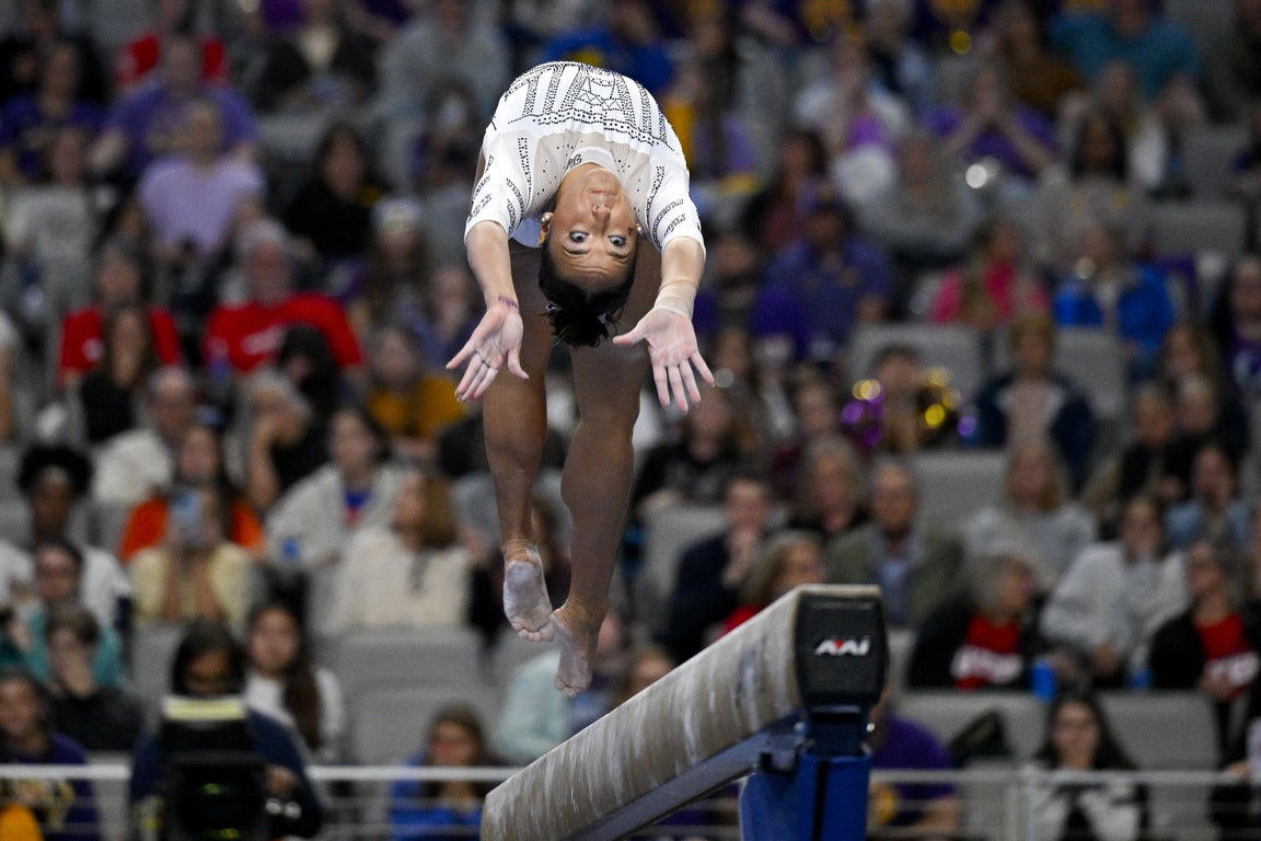 Epic photos of Livvy Dunne and the elite LSU gymnastics team