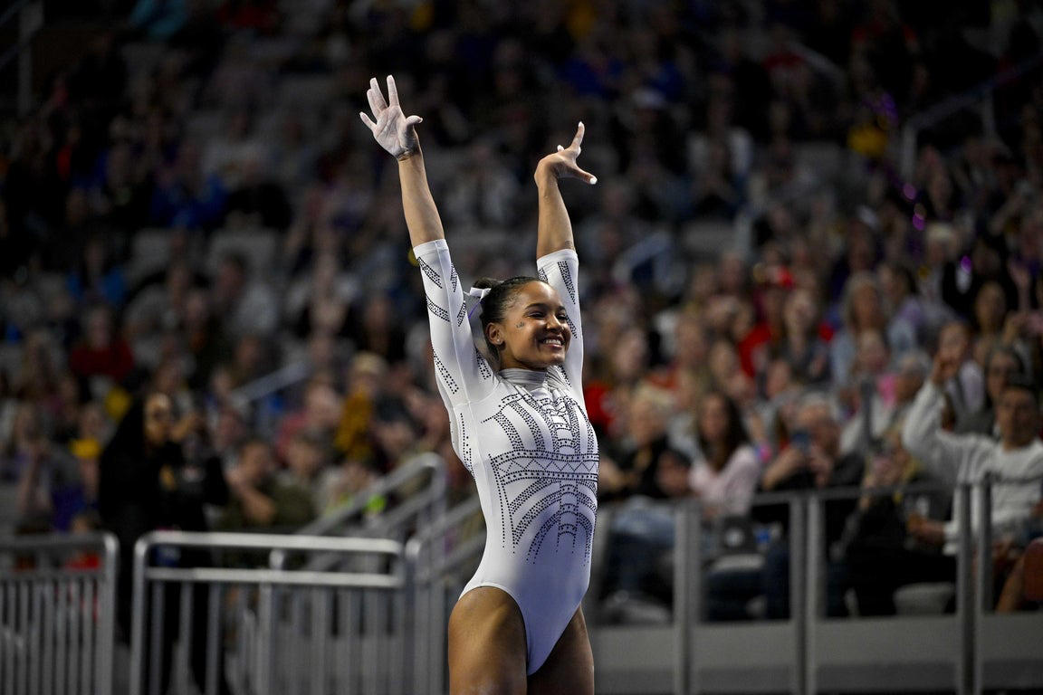 Epic photos of Livvy Dunne and the elite LSU gymnastics team