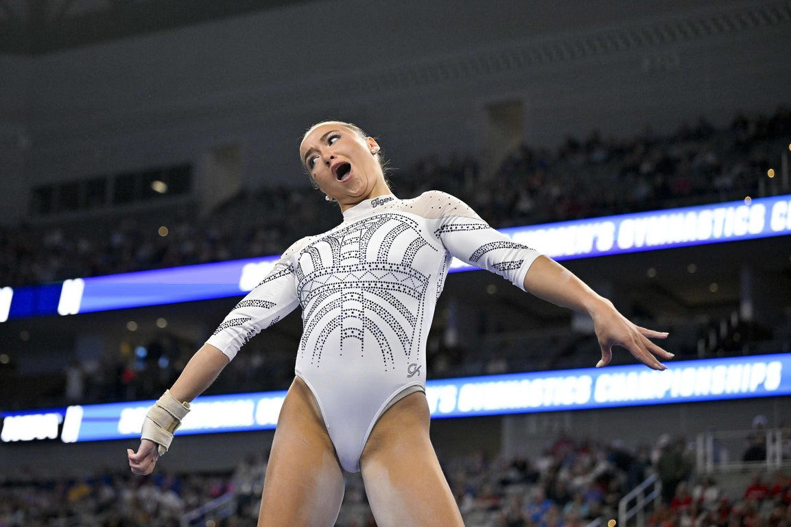 Epic photos of Livvy Dunne and the elite LSU gymnastics team