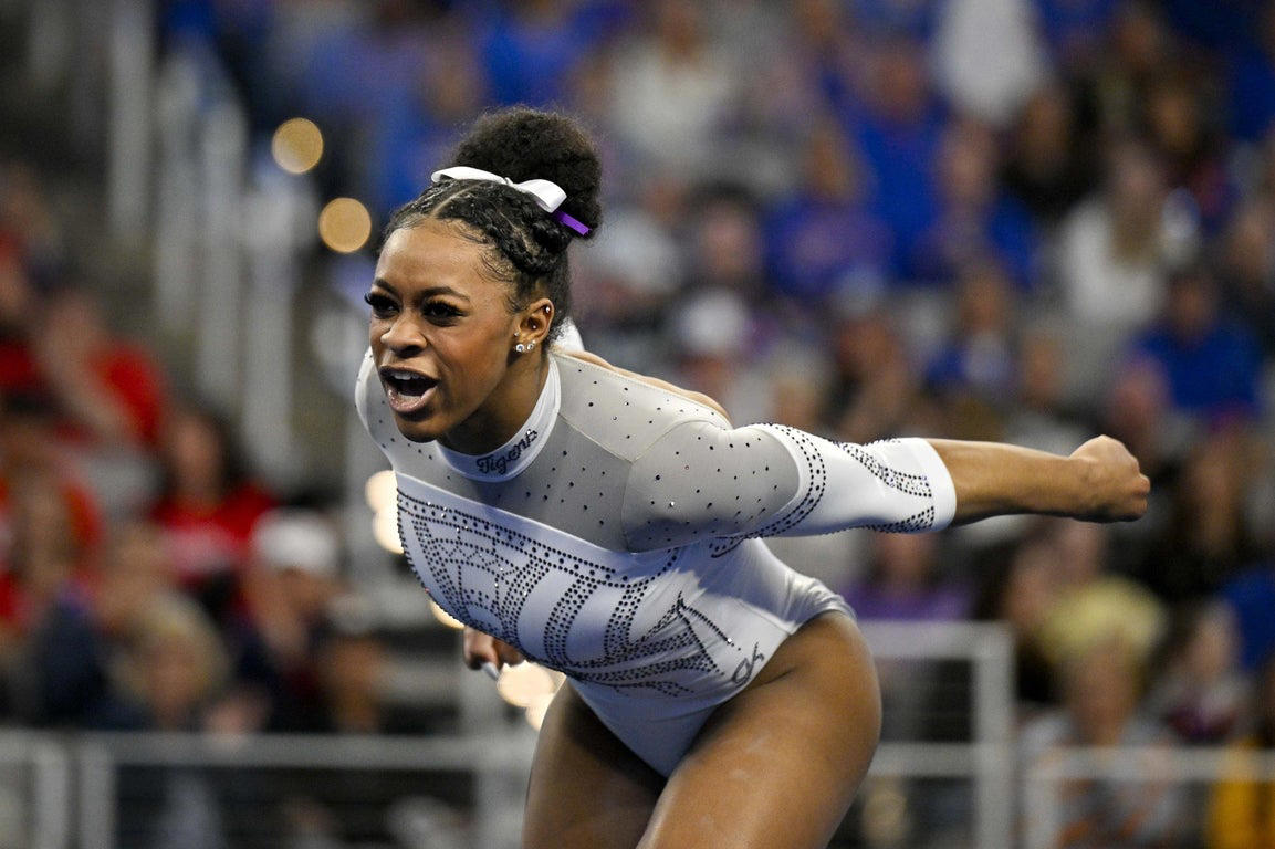 Epic photos of Livvy Dunne and the elite LSU gymnastics team