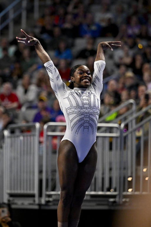 Epic photos of Livvy Dunne and the elite LSU gymnastics team