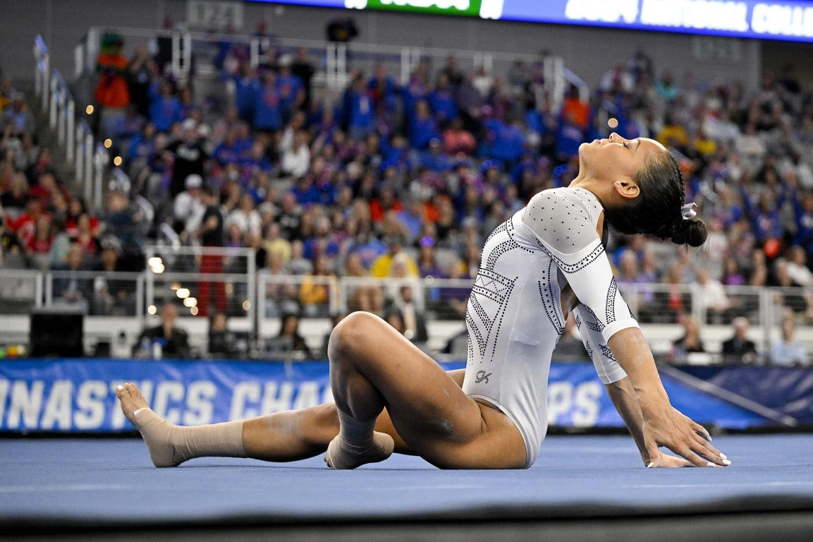 Epic photos of Livvy Dunne and the elite LSU gymnastics team