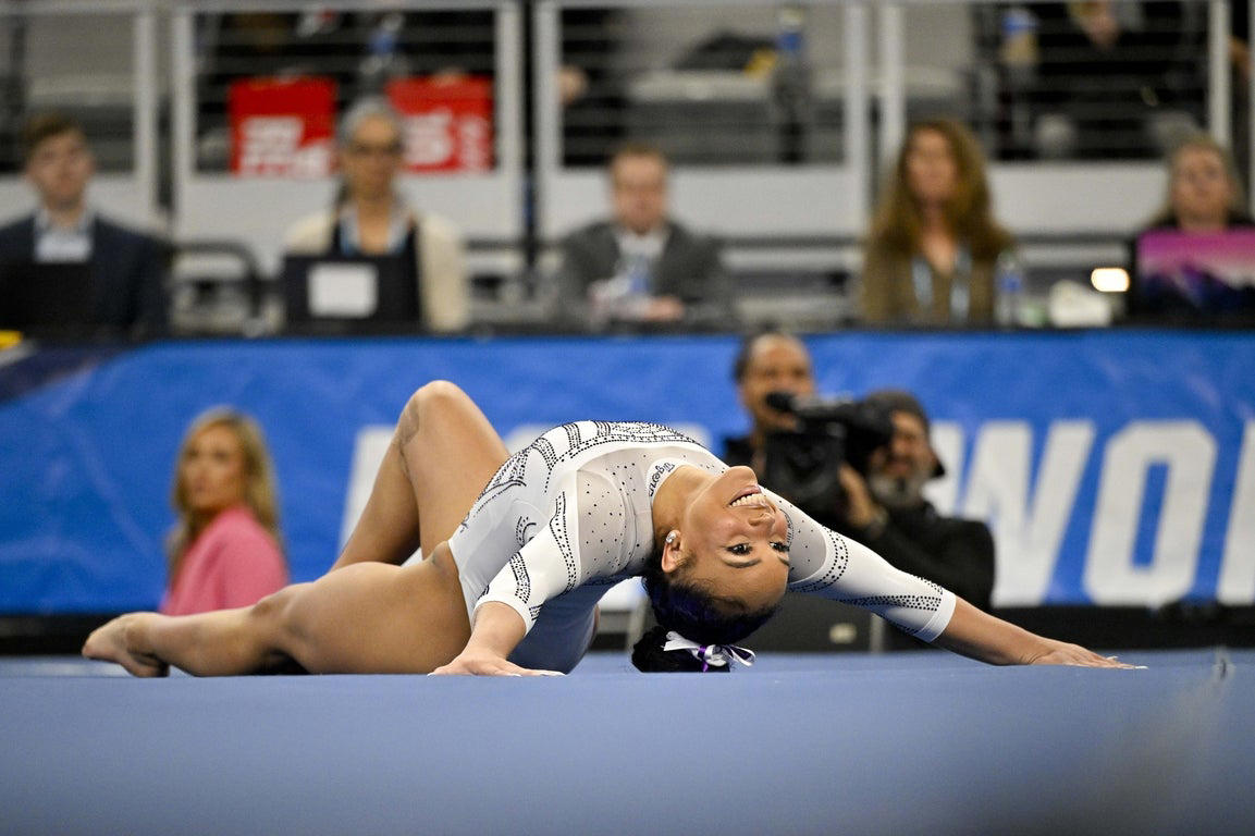 Epic photos of Livvy Dunne and the elite LSU gymnastics team