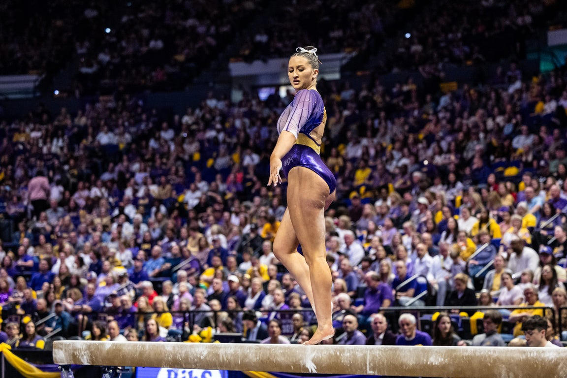 Epic photos of Livvy Dunne and the elite LSU gymnastics team