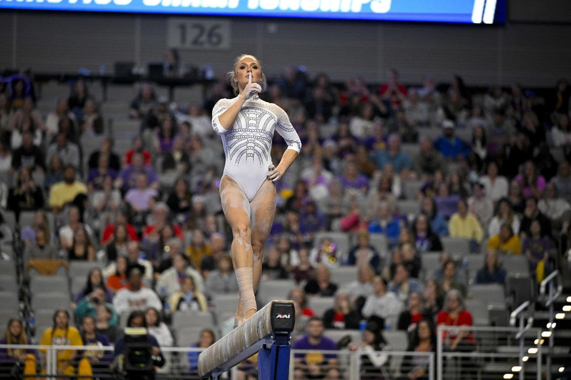 Epic photos of Livvy Dunne and the elite LSU gymnastics team