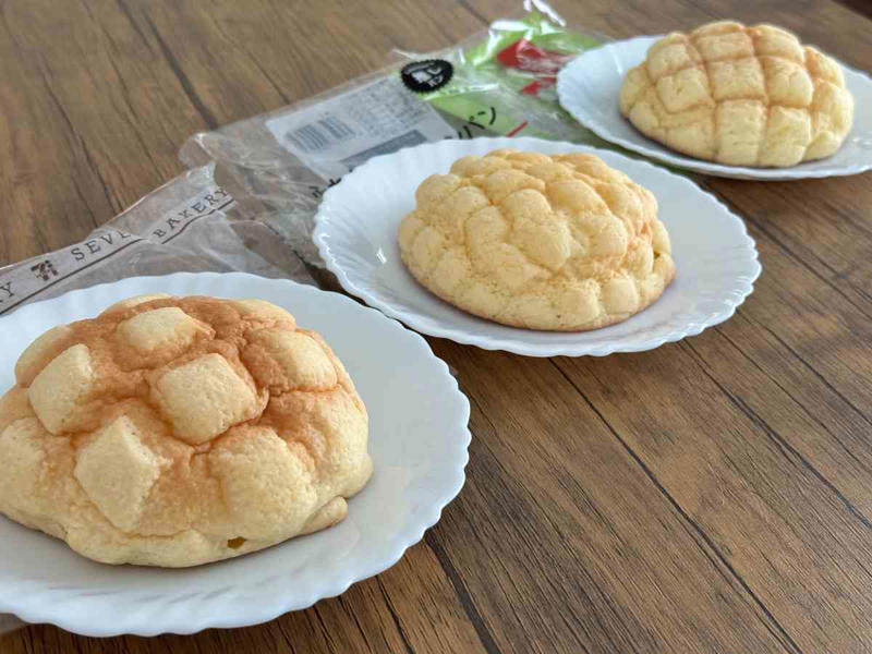 セブンイレブン「ふんわりメロンパン」の価格・カロリー, ローソン「ふわサクっ！メロンパン」の価格・カロリー, ファミリーマート「ファミマ・ザ・メロンパン」の価格・カロリー, ローソンのメロンパンはやや小ぶり？, セブンイレブン「ふんわりメロンパン」はパン感に振り切った味！, ローソン「ふわサクっ！メロンパン」はバランス◎, ファミリーマート「ファミマ・ザ・メロンパン」はバターの風味が◎