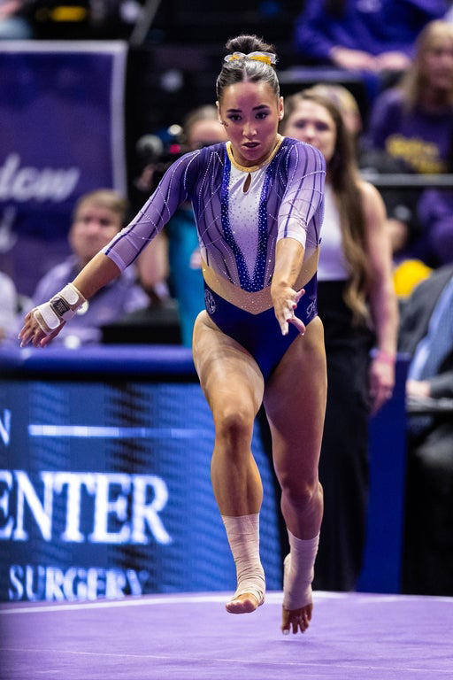 Epic photos of Livvy Dunne and the elite LSU gymnastics team