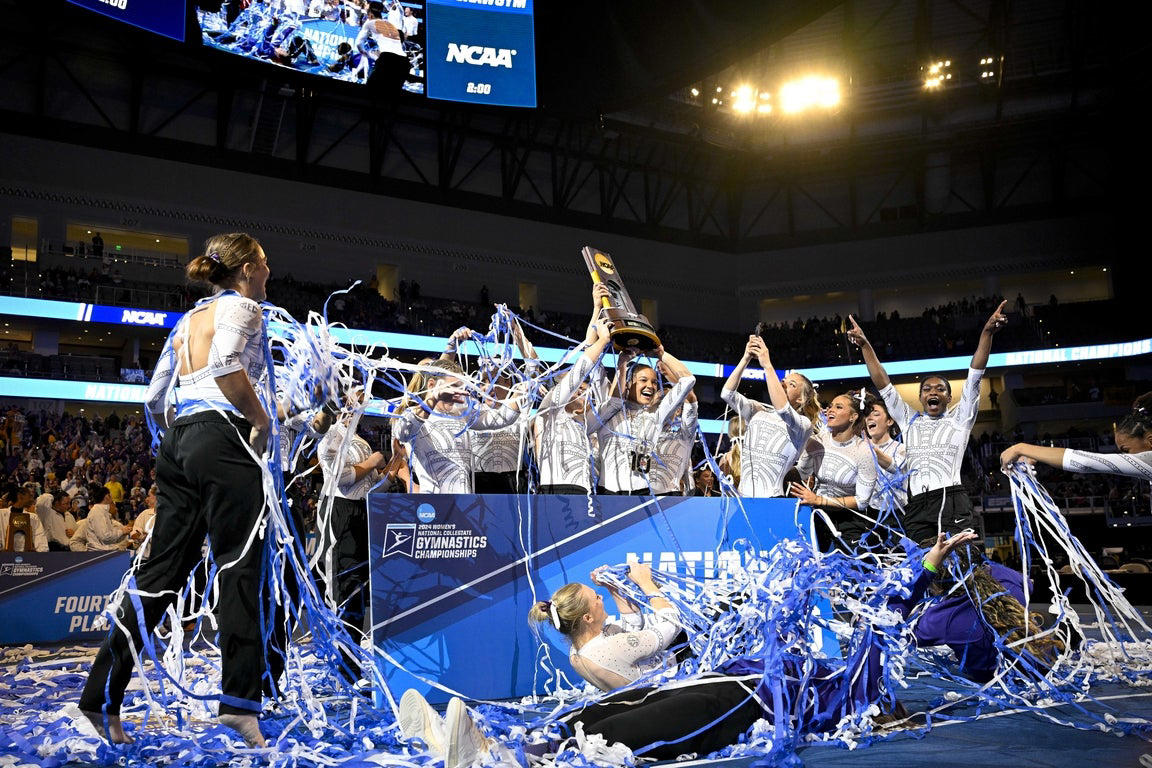 Epic photos of Livvy Dunne and the elite LSU gymnastics team