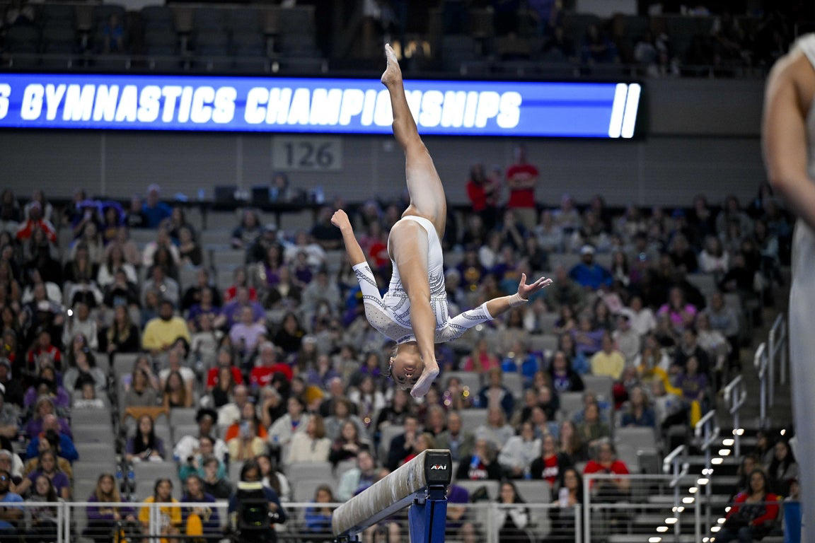Epic photos of Livvy Dunne and the elite LSU gymnastics team