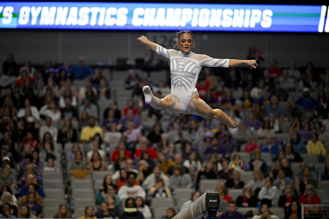 Epic photos of Livvy Dunne and the elite LSU gymnastics team