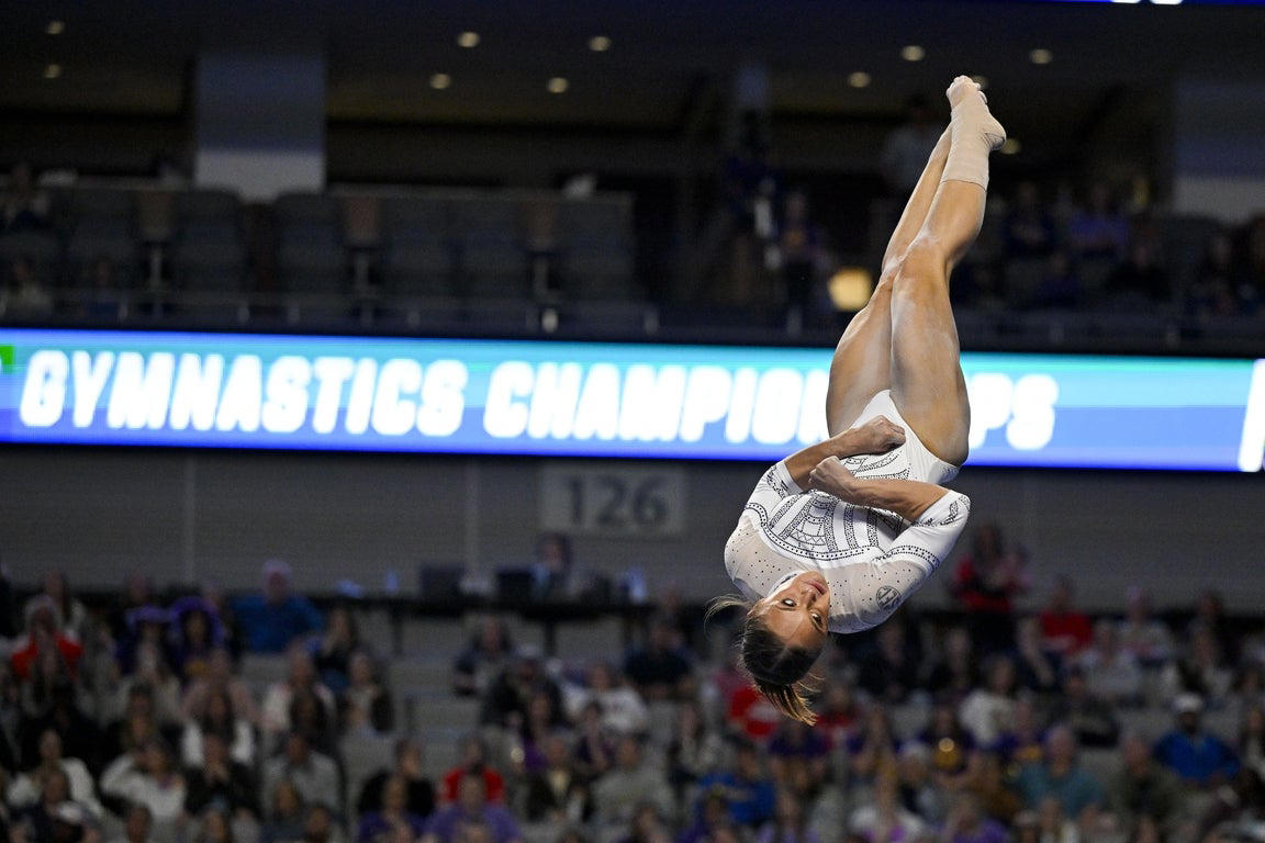 Epic photos of Livvy Dunne and the elite LSU gymnastics team