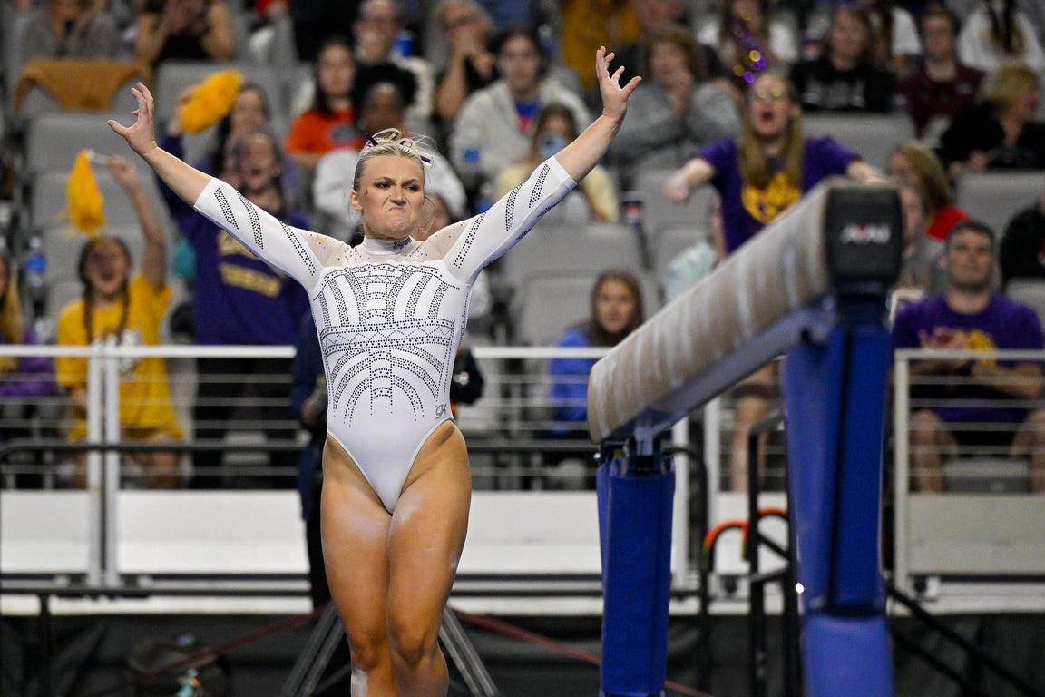Epic photos of Livvy Dunne and the elite LSU gymnastics team