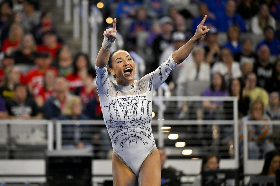 Epic photos of Livvy Dunne and the elite LSU gymnastics team