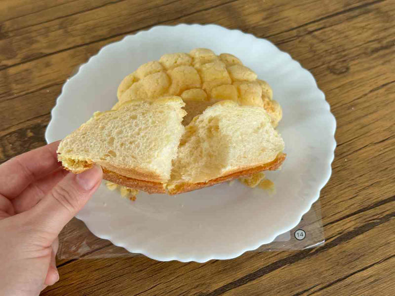 セブンイレブン「ふんわりメロンパン」の価格・カロリー, ローソン「ふわサクっ！メロンパン」の価格・カロリー, ファミリーマート「ファミマ・ザ・メロンパン」の価格・カロリー, ローソンのメロンパンはやや小ぶり？, セブンイレブン「ふんわりメロンパン」はパン感に振り切った味！, ローソン「ふわサクっ！メロンパン」はバランス◎, ファミリーマート「ファミマ・ザ・メロンパン」はバターの風味が◎