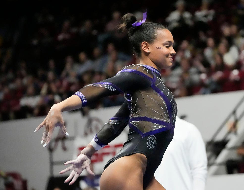 Epic photos of Livvy Dunne and the elite LSU gymnastics team