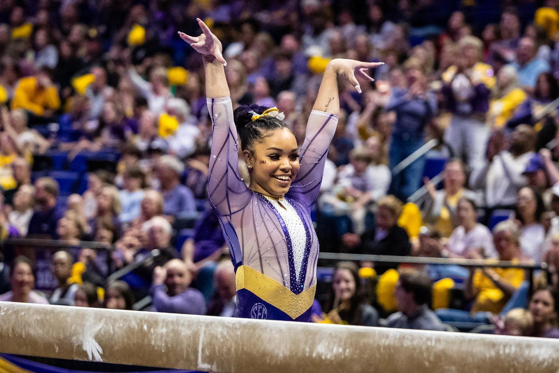 Epic photos of Livvy Dunne and the elite LSU gymnastics team