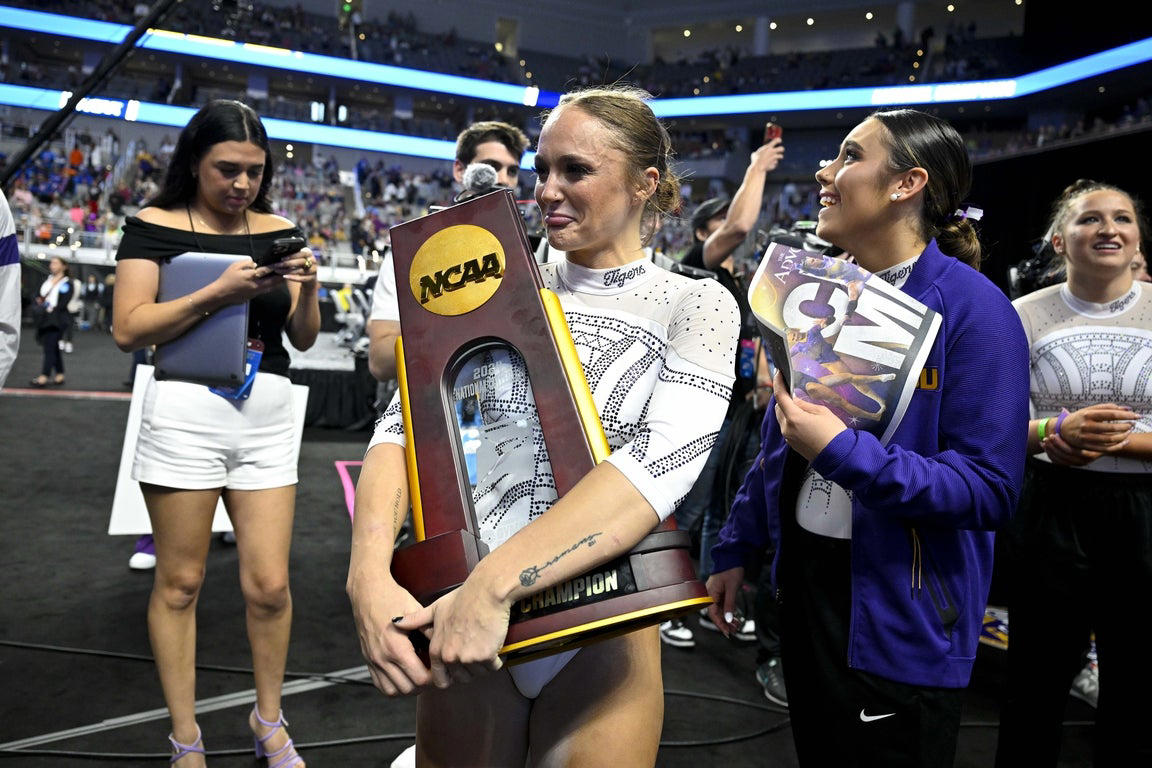 Epic photos of Livvy Dunne and the elite LSU gymnastics team