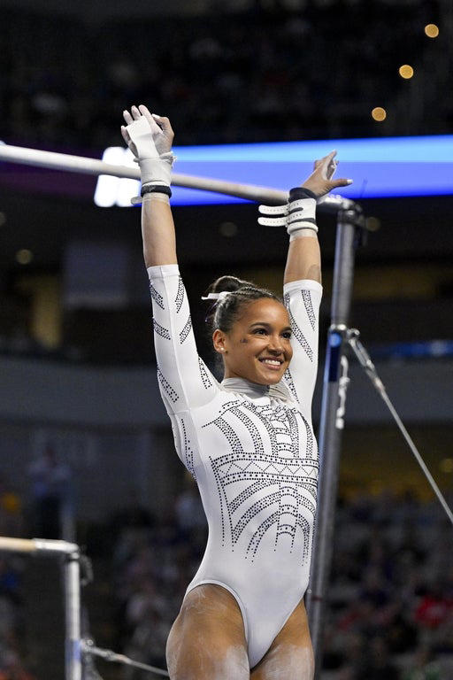 Epic photos of Livvy Dunne and the elite LSU gymnastics team