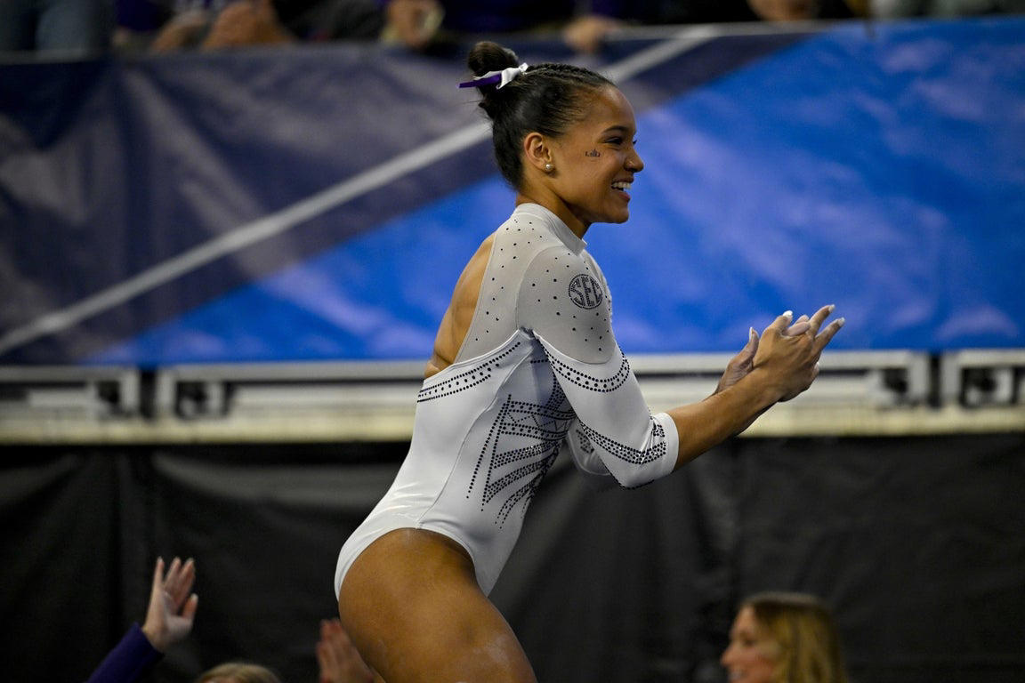 Epic photos of Livvy Dunne and the elite LSU gymnastics team