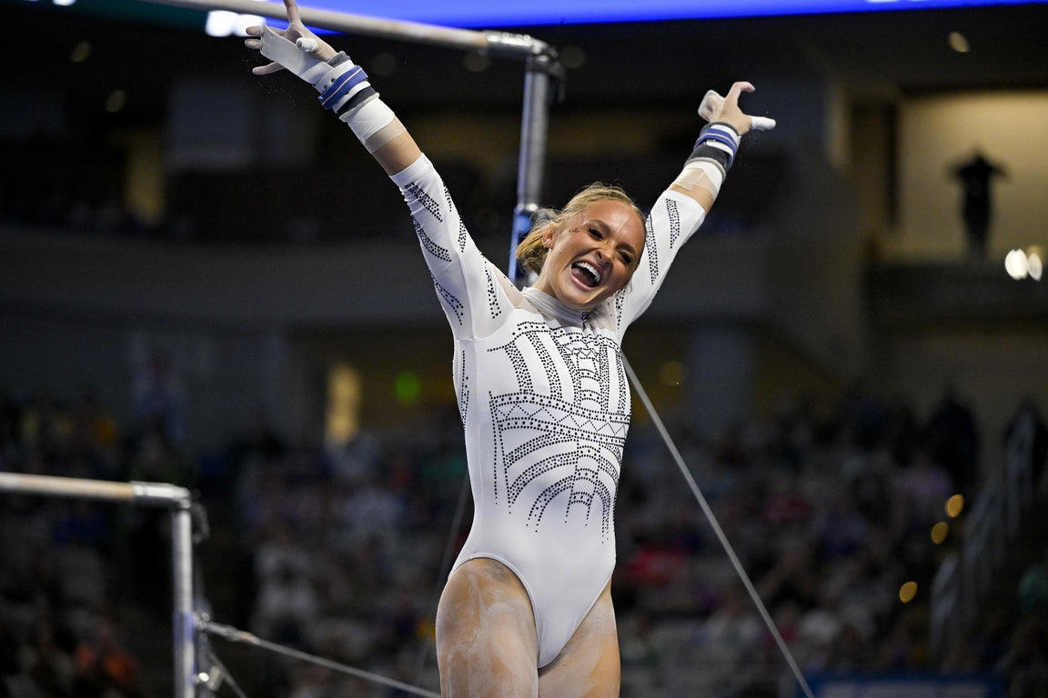 Epic photos of Livvy Dunne and the elite LSU gymnastics team
