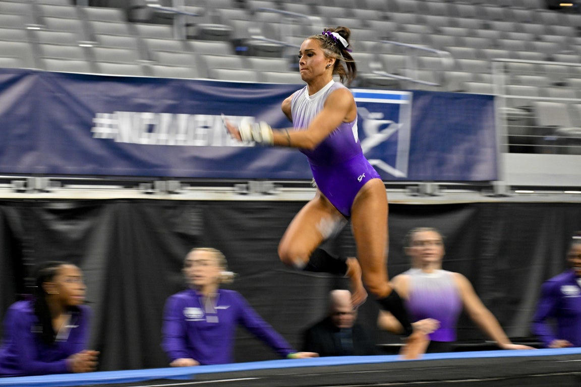 Epic photos of Livvy Dunne and the elite LSU gymnastics team