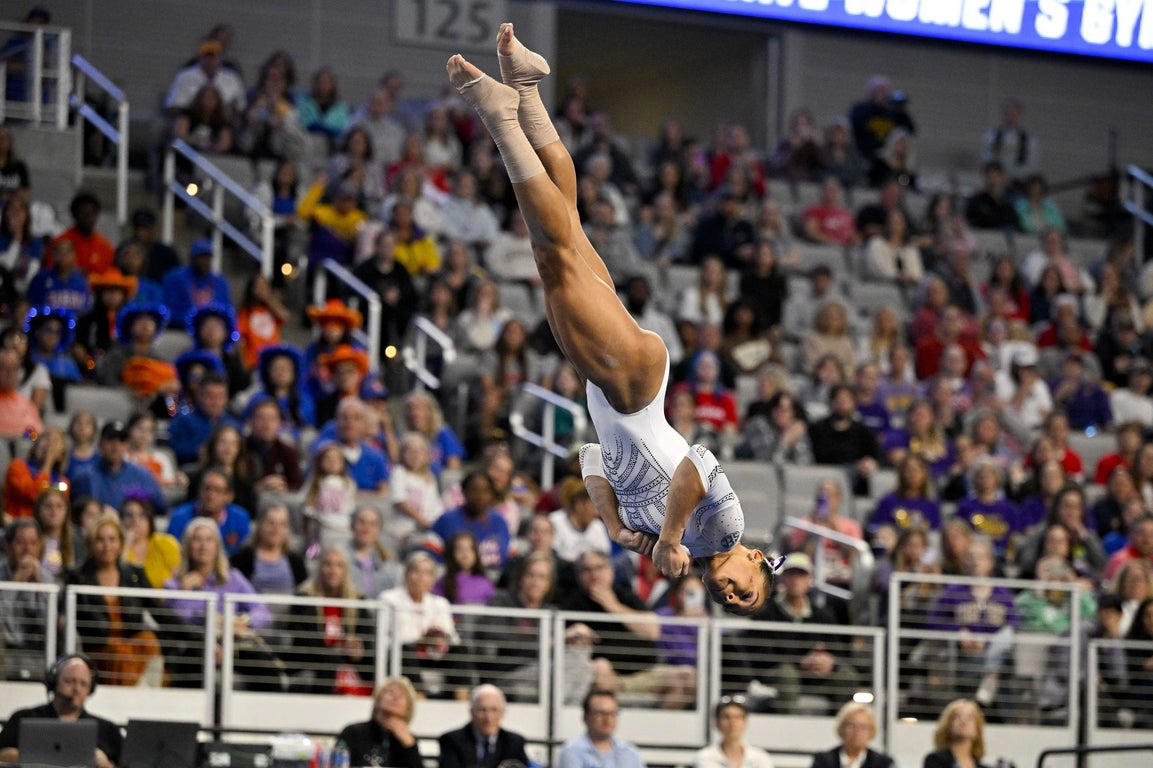 Epic photos of Livvy Dunne and the elite LSU gymnastics team
