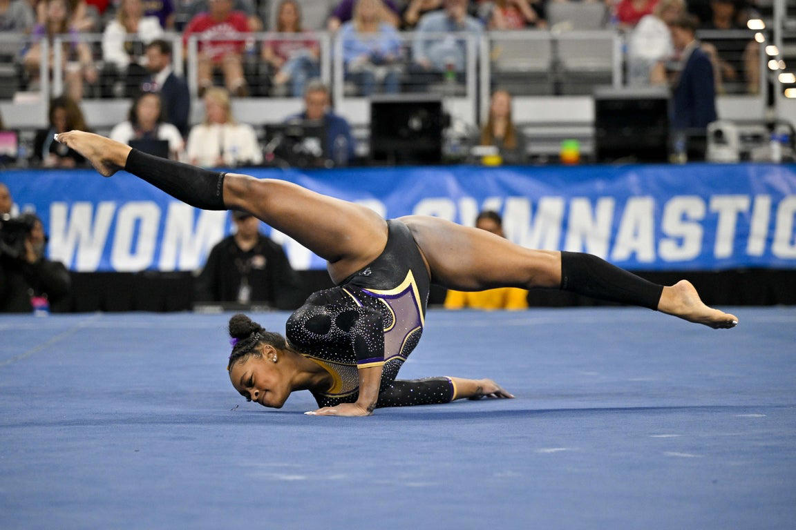 Epic photos of Livvy Dunne and the elite LSU gymnastics team