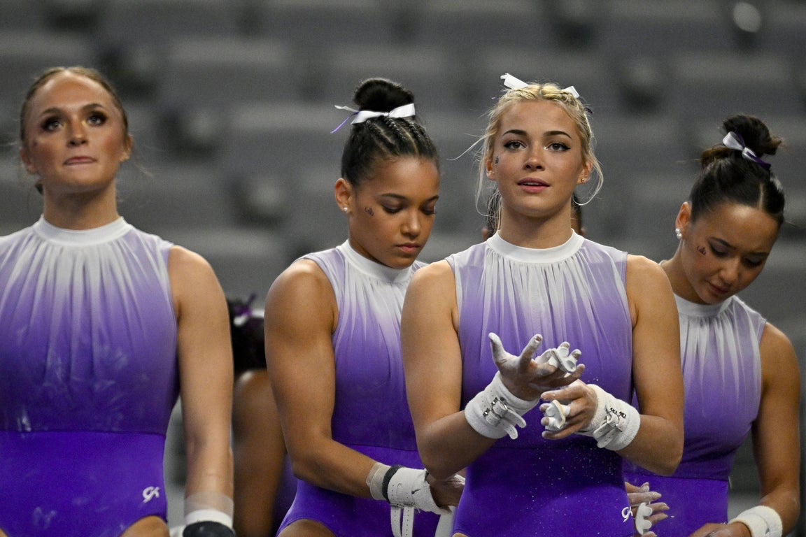 Epic photos of Livvy Dunne and the elite LSU gymnastics team
