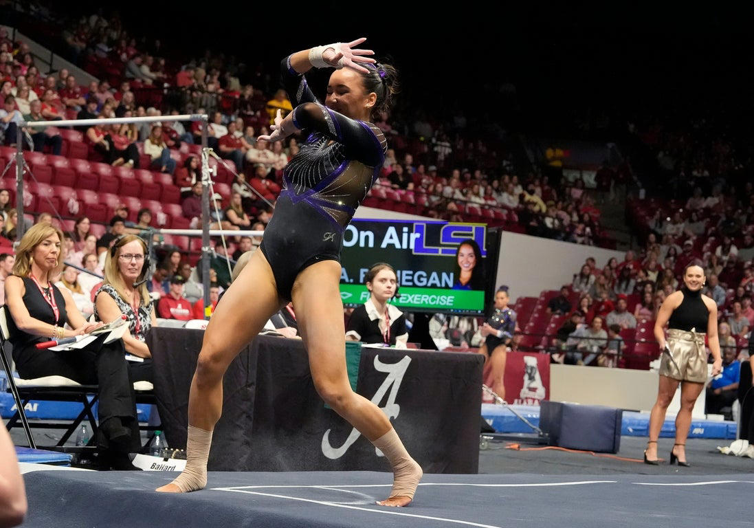Epic photos of Livvy Dunne and the elite LSU gymnastics team