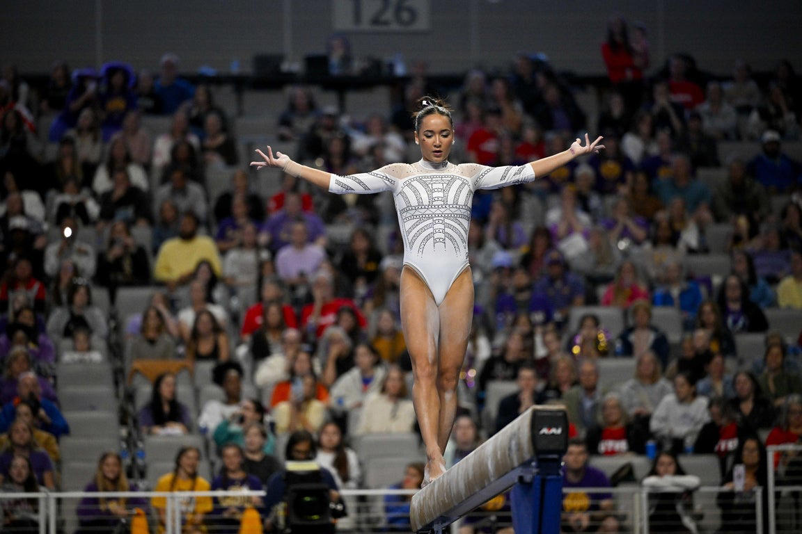 Epic photos of Livvy Dunne and the elite LSU gymnastics team