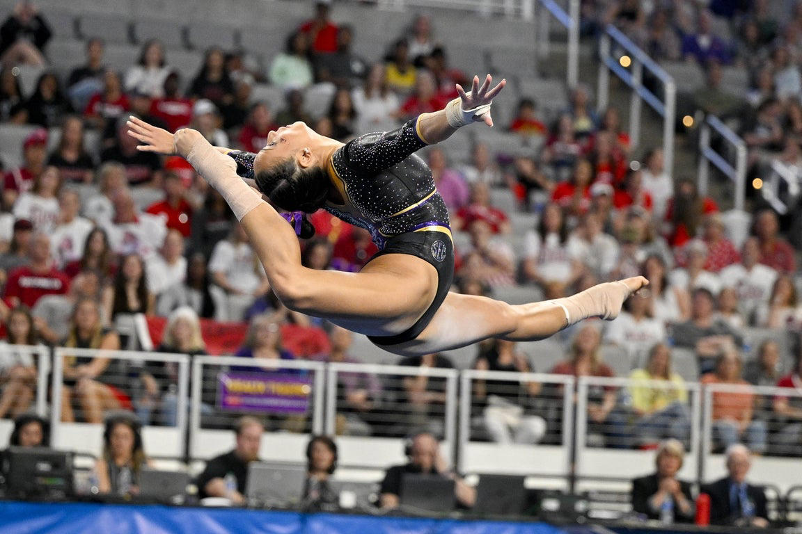 Epic photos of Livvy Dunne and the elite LSU gymnastics team