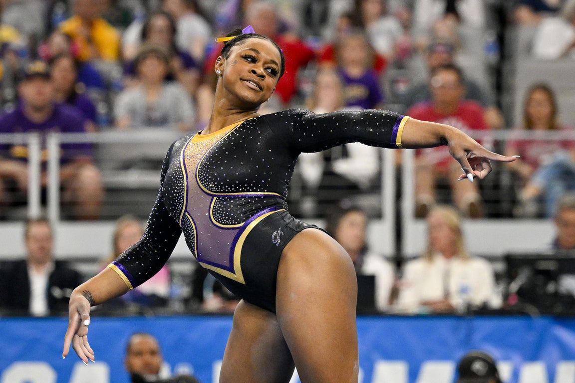 Epic photos of Livvy Dunne and the elite LSU gymnastics team