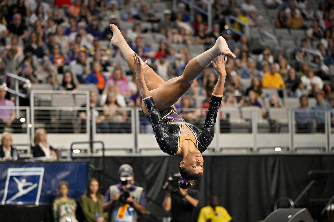 Epic photos of Livvy Dunne and the elite LSU gymnastics team