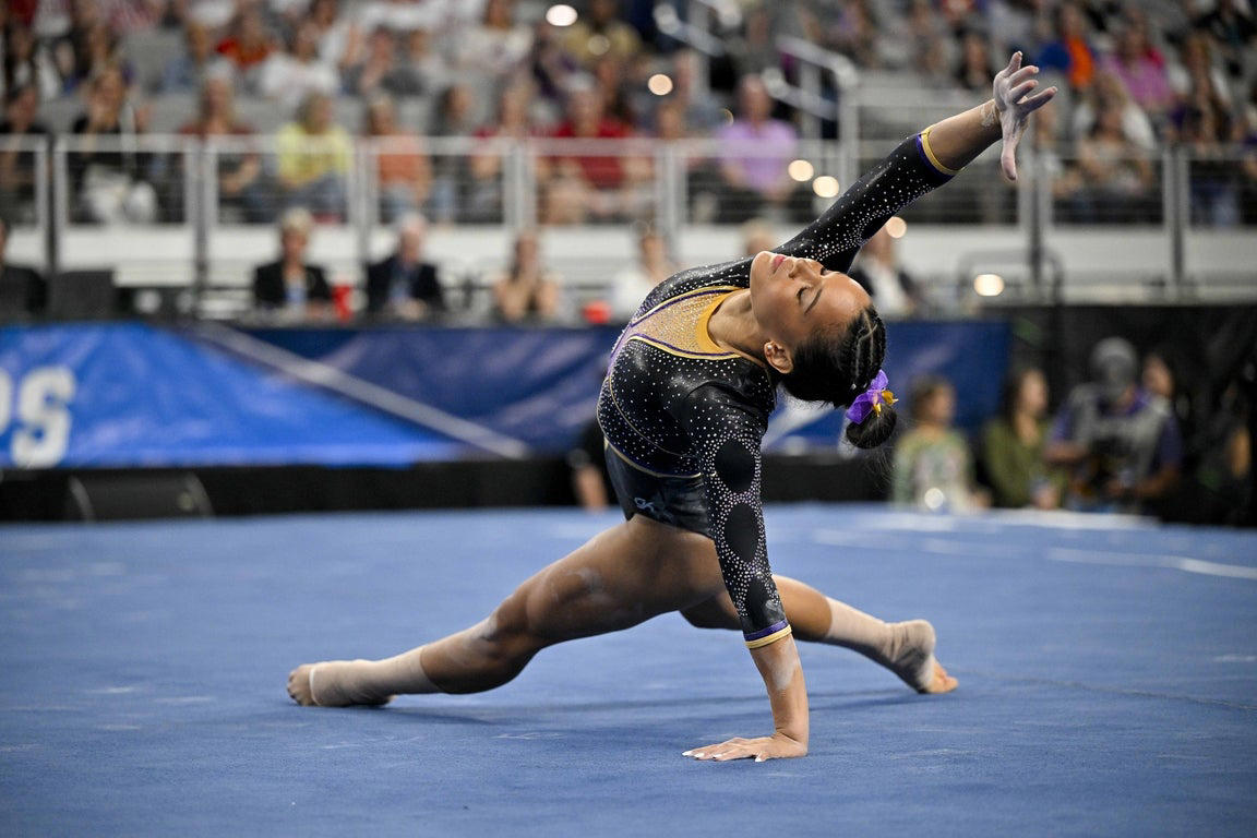 Epic photos of Livvy Dunne and the elite LSU gymnastics team