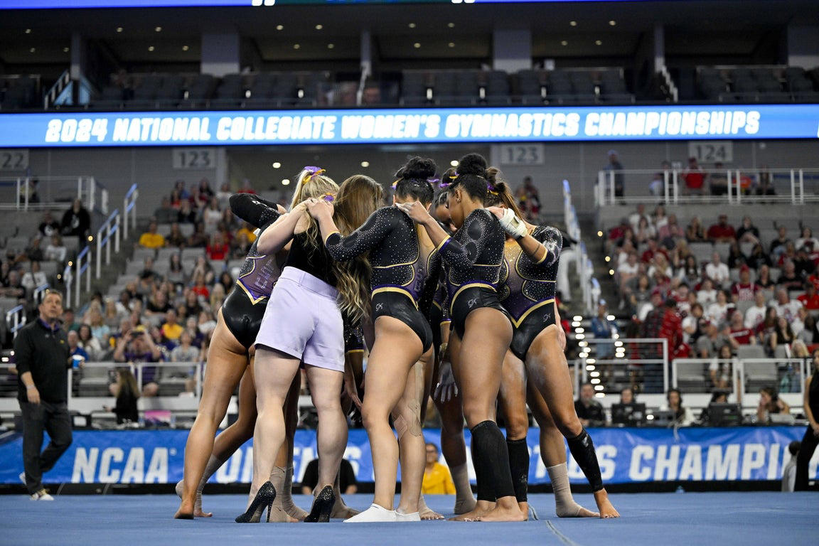 Epic photos of Livvy Dunne and the elite LSU gymnastics team