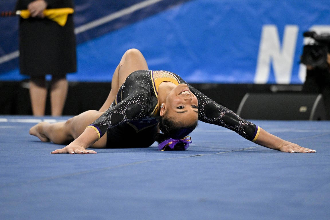 Epic photos of Livvy Dunne and the elite LSU gymnastics team