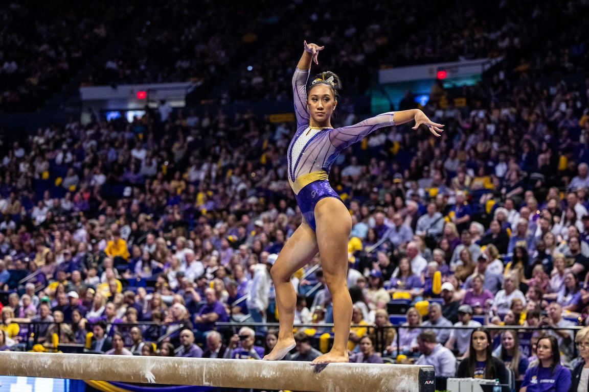 Epic photos of Livvy Dunne and the elite LSU gymnastics team