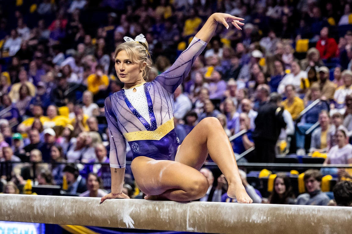 Epic photos of Livvy Dunne and the elite LSU gymnastics team