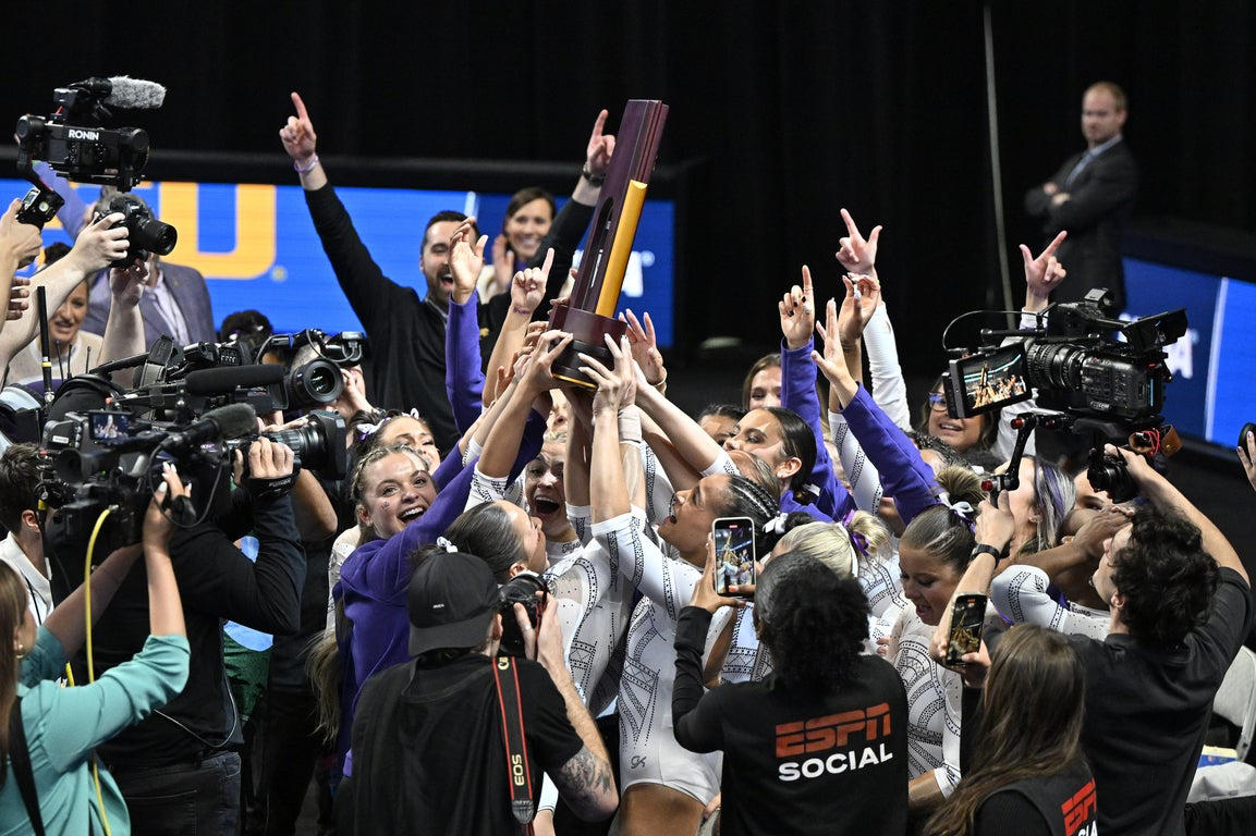 Epic photos of Livvy Dunne and the elite LSU gymnastics team