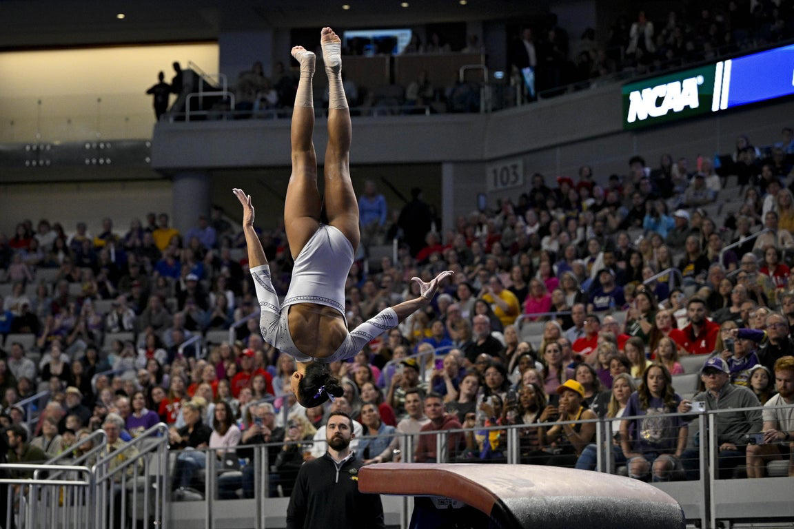Epic photos of Livvy Dunne and the elite LSU gymnastics team