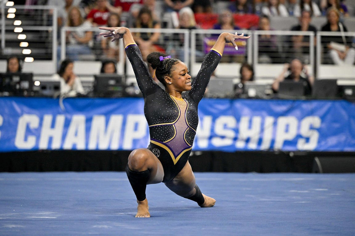 Epic photos of Livvy Dunne and the elite LSU gymnastics team