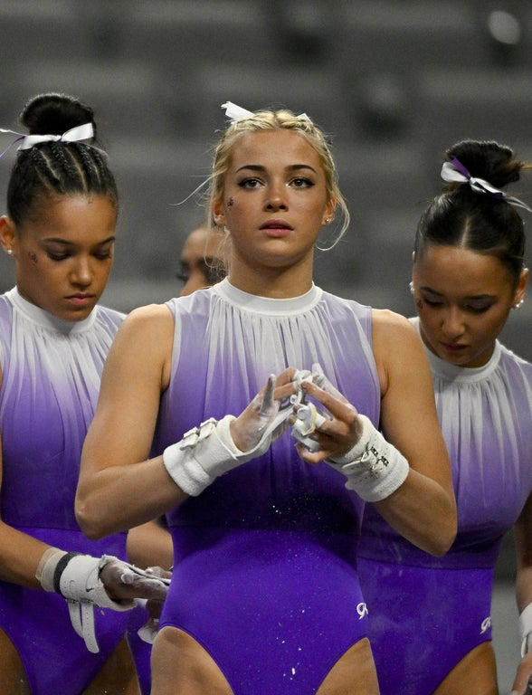 Epic photos of Livvy Dunne and the elite LSU gymnastics team