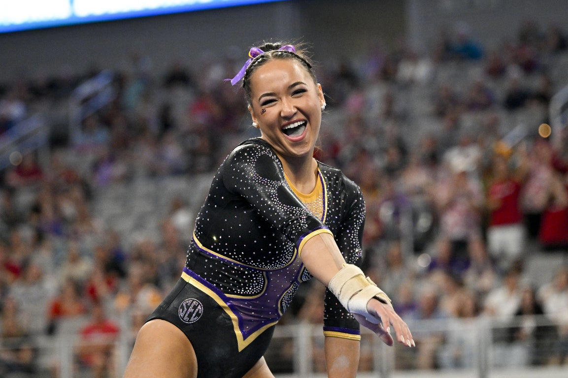 Epic photos of Livvy Dunne and the elite LSU gymnastics team