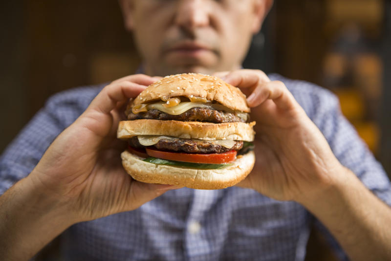 Eating too much fast food Skipping breakfast, Sedentary lifestyle, Drinking too much coffee, Enjoying a smoke, Sleep deprivation, Slow down on the alcohol, Eating too much fast food, Canned tuna, Spending hours in front of the computer, Salt and salty foods, Processed meats, Sugar and processed foods, Pollution, Overeating, Lack of physical and mental stimulation