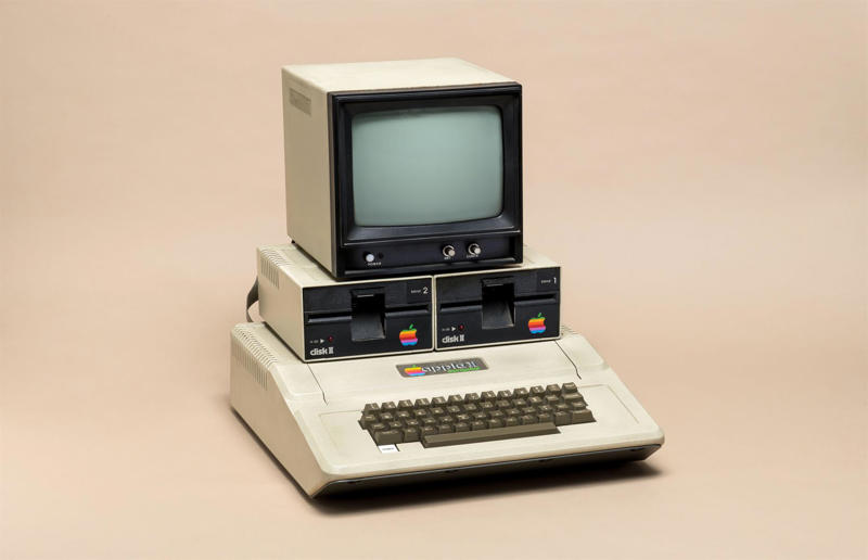 Apple II Old tech worth serious money, Nintendo Donkey Kong Game & Watch, Amstrad CPC 464, Nintendo Game Boy Color Ozzie! Ozzie! Ozzie!, Coleco Industries ColecoVision, Commodore PET 2001, Super Nintendo Entertainment System, Sinclair ZX Spectrum, NeXTcube, Apple III, Nintendo Game Boy Micro Mother 3 Deluxe, IBM 5150, Apple II, Nintendo Game Boy Pocket Emerald Green, Sega Mega Drive 2, Commodore 64, Original Nintendo Game Boy, IMSAI 8080, Atari 2600, NEC Home Electronic/Hudson Soft TurboDuo, Sega Genesis Model 1, Apple Macintosh 128K, Acorn System 1, Sony PlayStation 2 European Automobile Color Collection, Sega Dreamcast Divers 2000 CX-1, Apple Lisa, Commodore 65