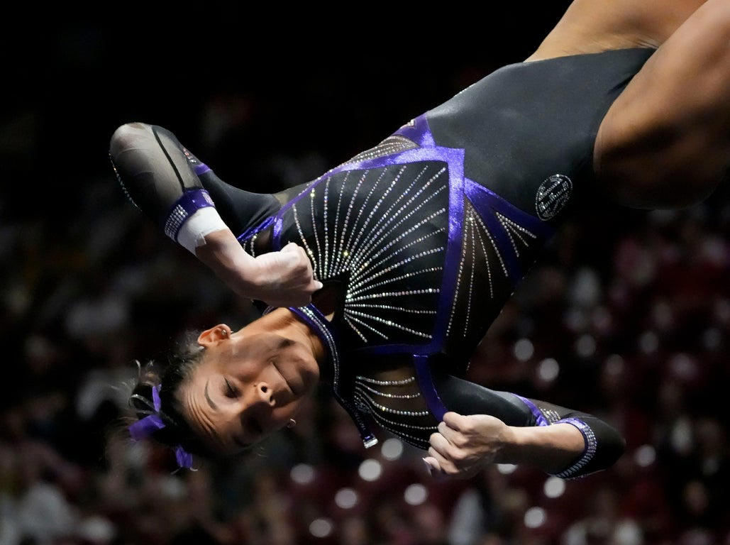 Extraordinary photos spotlight Livvy Dunne, Audrey Davis among star collegiate gymnasts