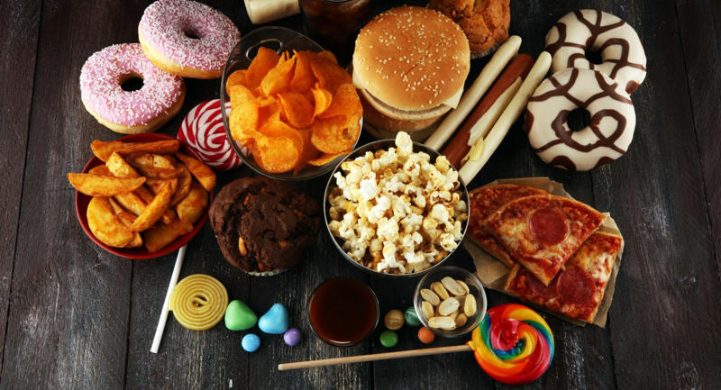 Once you start, you can't stop? Once you start, you can't stop?, Ultra-processed vs. processed, Fighting evolutionary factors, Industrial processes, Something sinister?, Highly modified, Hard to avoid it, Starch slurry, Missing nutrients, Fast digestion, Gut health, Hyper-palatability, "Eat more" environment, Healthier alternatives