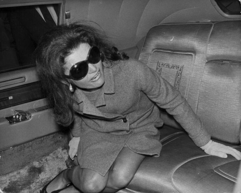 Oversized sunglasses Oversized sunglasses, The pillbox hat, Monochromatic looks, She was having a really great hair day, Elbow-length gloves, The off-the-shoulder trend is still going strong, Sticking to the basics, Stylish coats, Playing with patterns, Dialing up the contrast, A bold woman needs a bold cape, The mature use of bows, Mystery-chic, Queen of the waistline, Keeping up with your decade