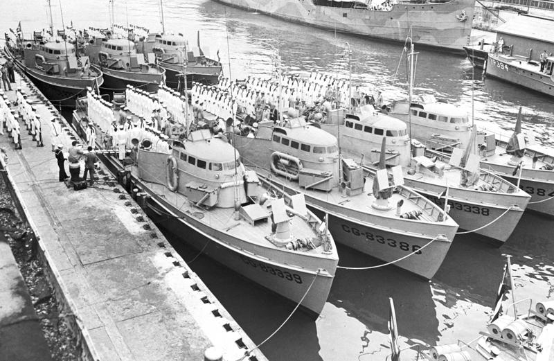 Trump orders migrant detention center, Sinking of USS Maine, Success on the battlefield, Sole jurisdiction, Expansion during the 20th century, Second World War, Security threat, Cuban Missile Crisis, Extra troop deployment, "Gitmo" in the '70s, The "War on Terror", Camp X-Ray, Violation of Geneva Conventions, Supreme Court steps in, Camp X-Ray closed, Worldwide condemnation, Moves to close the camp, Still operational